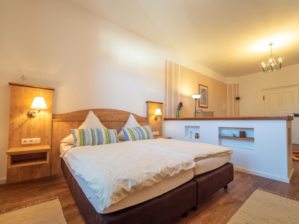 Kleinkunstbuehne Zur Post Beim John In Obing Otel Dış mekan fotoğraf