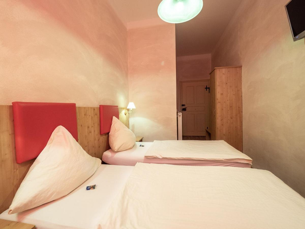 Kleinkunstbuehne Zur Post Beim John In Obing Otel Dış mekan fotoğraf